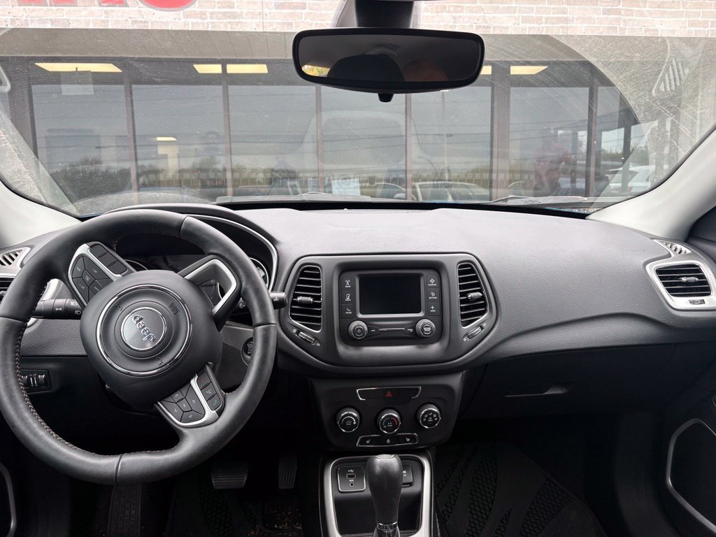 Used 2017 Jeep Compass Latitude w/ Cold Weather Group FWD image 5