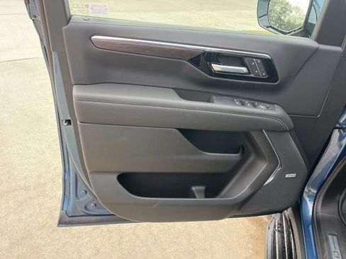 New 2026 Chevrolet Suburban Premier image 16