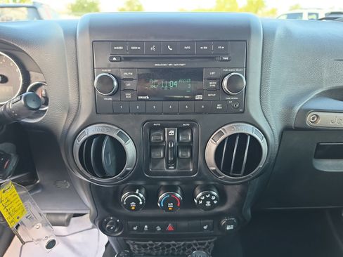 Used 2018 Jeep Wrangler Unlimited Sport w/ Power Convenience Group AWD/4WD image 16