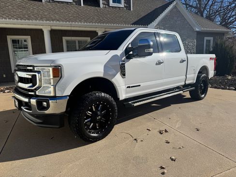 Used 2022 Ford F250 XLT w/ XLT Premium Package image 2