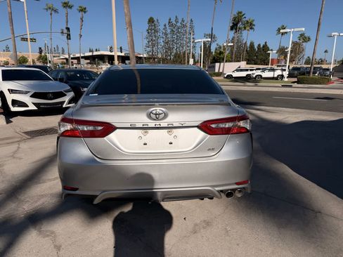 Used 2018 Toyota Camry SE FWD image 4
