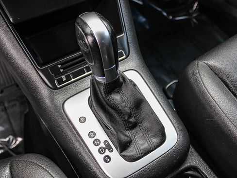 Used 2015 Volkswagen Tiguan SE image 19