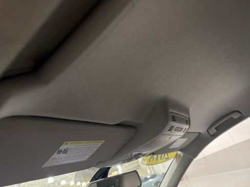 Used 2018 Volkswagen Tiguan SE image 10