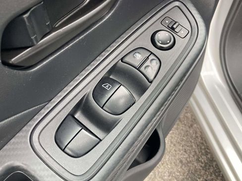 Used 2025 Nissan Versa S w/ Trunk Package FWD image 18