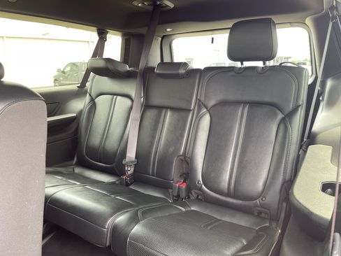 Used 2024 Jeep Wagoneer L Series II RWD image 38