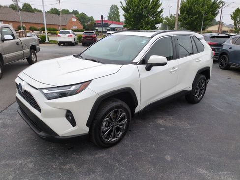 Used 2022 Toyota RAV4 XLE Premium AWD/4WD image 3
