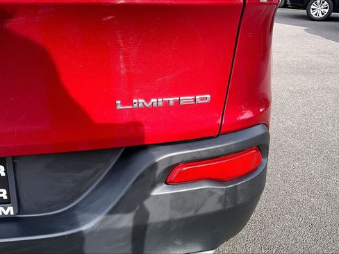 Used 2017 Jeep Cherokee Limited image 8