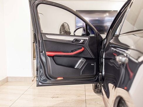 Used 2023 Porsche Macan S image 31