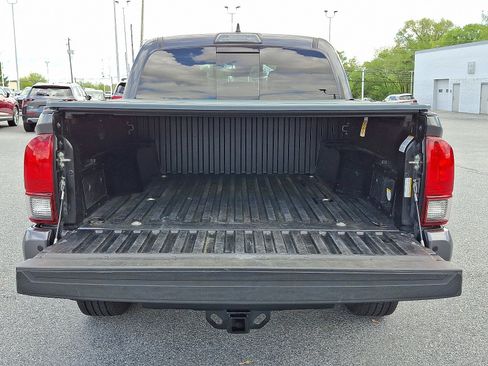 Used 2018 Toyota Tacoma TRD Sport AWD/4WD image 29