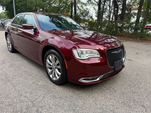 Used 2018 Chrysler 300 Touring L AWD/4WD image 4