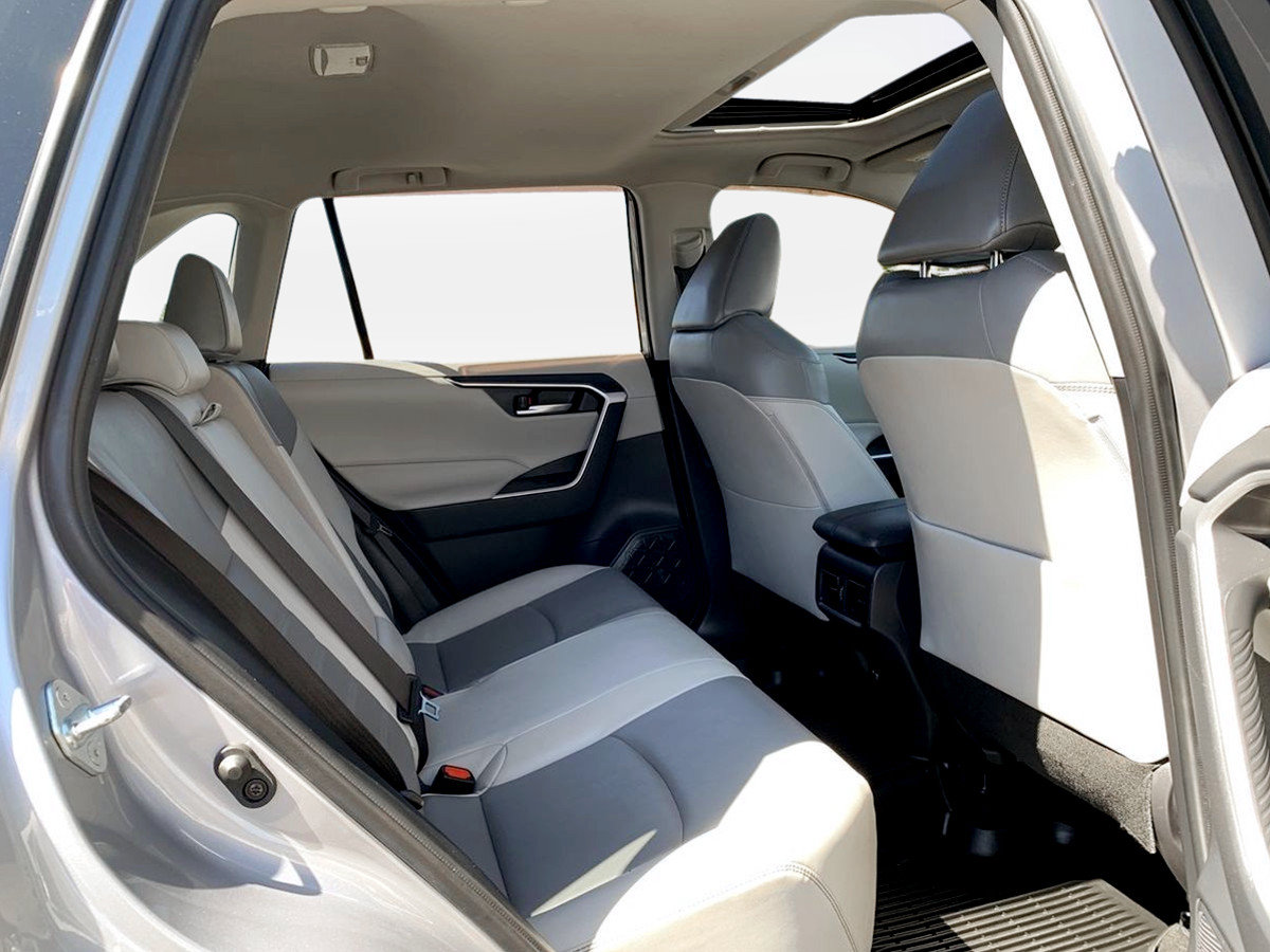Used 2019 Toyota RAV4 XLE Premium FWD image 30