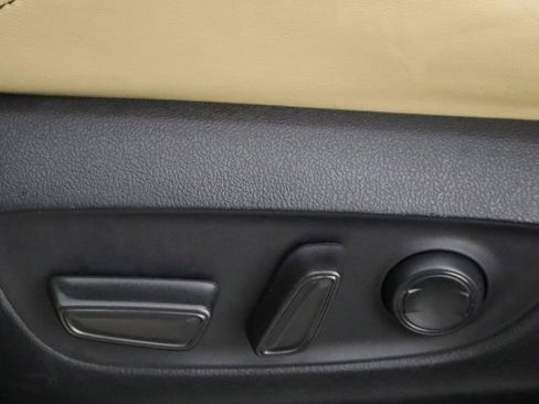 Used 2021 Toyota RAV4 XLE Premium image 23