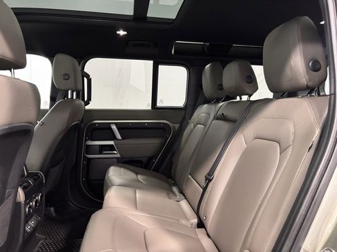 Used 2024 Land Rover Defender 110 X-Dynamic SE image 21