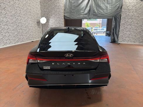 Used 2025 Hyundai Elantra SEL FWD image 6
