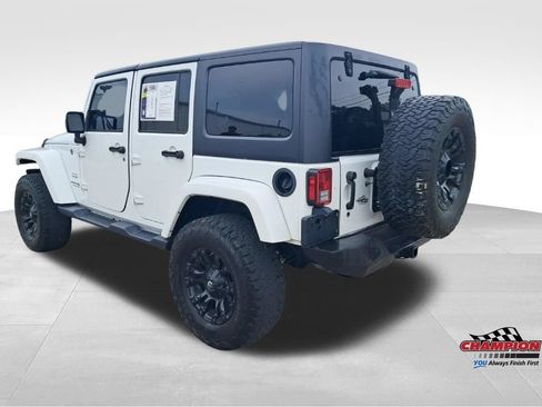 Used 2018 Jeep Wrangler Unlimited Sahara w/ Connectivity Group AWD/4WD image 5