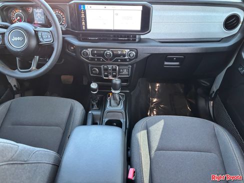 Used 2024 Jeep Wrangler Unlimited Sport AWD/4WD image 17