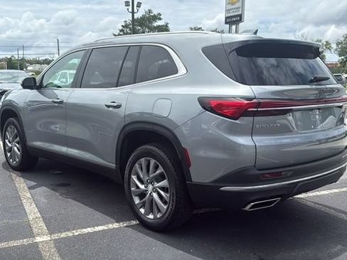Used 2025 Buick Enclave Preferred FWD image 5