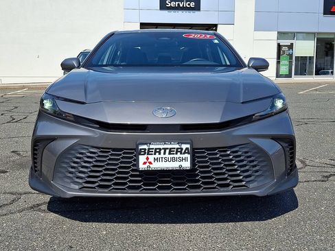 Used 2025 Toyota Camry SE FWD image 2