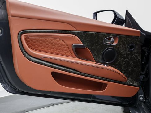 Used 2019 Aston Martin DBS Superleggera RWD image 57