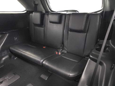 Used 2017 Toyota Highlander SE FWD image 6