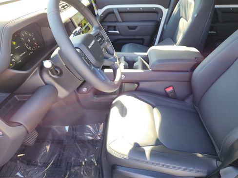 Used 2026 Land Rover Defender 110 S image 21