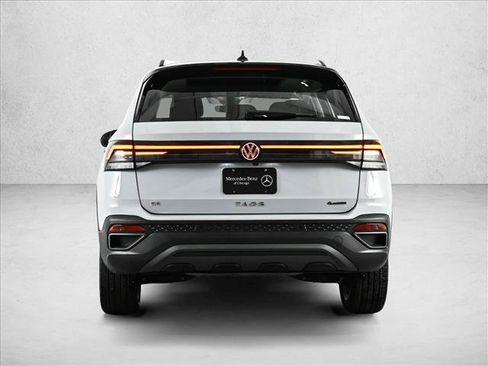 Used 2025 Volkswagen Taos SE AWD/4WD image 7