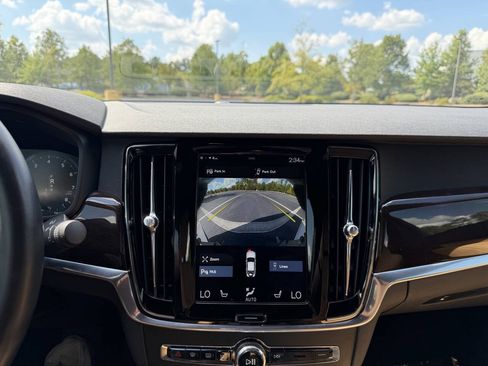 Used 2017 Volvo S90 T5 Momentum w/ Convenience Package FWD image 23
