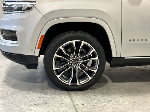 Used 2023 Jeep Grand Wagoneer Series III w/ Rear Seat Video Group 1 image 11