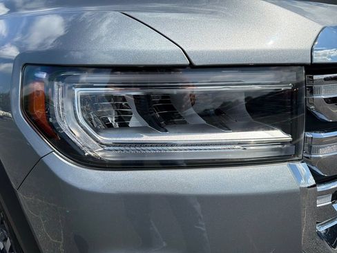 Certified 2023 GMC Acadia SLE FWD image 11