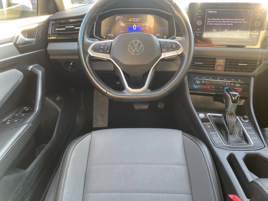 Used 2025 Volkswagen Jetta SE FWD image 19