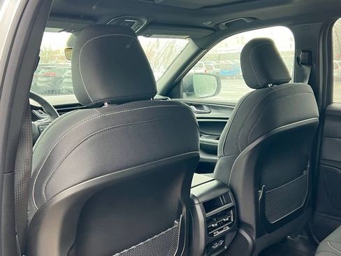 New 2026 Jeep Grand Cherokee Laredo AWD/4WD image 31