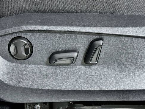 Used 2023 Volkswagen Tiguan SE FWD image 15