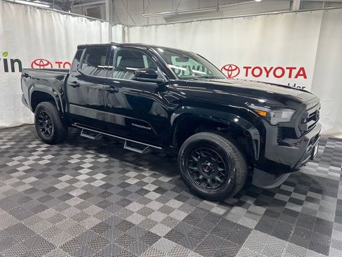 Used 2025 Toyota Tacoma SR5 image 8