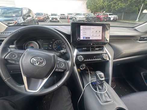 Certified 2023 Toyota Venza LE image 4