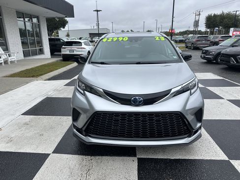 Used 2023 Toyota Sienna XSE image 2