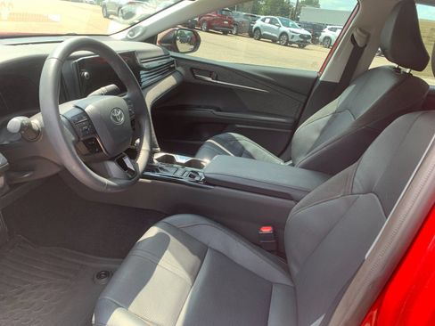 Used 2025 Toyota Camry XLE FWD image 12