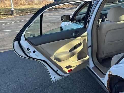 Used 2005 Honda Accord LX image 26
