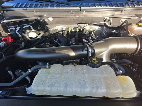 Used 2024 Ford Expedition XLT image 16