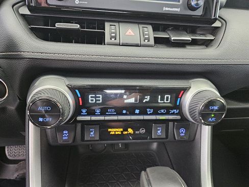 Used 2021 Toyota RAV4 XLE Premium AWD/4WD image 25