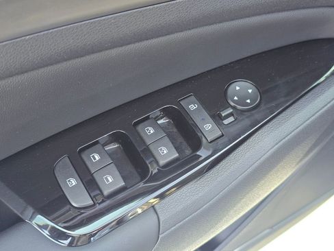 Used 2025 Kia Sportage EX FWD image 16