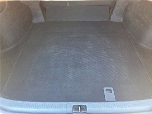 Used 2019 Toyota Camry SE image 6