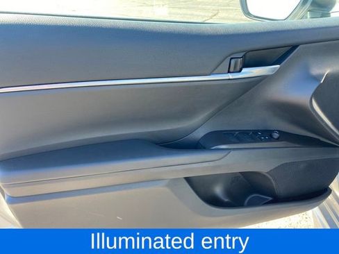 Used 2022 Toyota Camry SE image 15