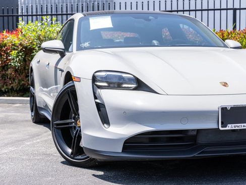 Used 2021 Porsche Taycan 4S AWD/4WD image 12