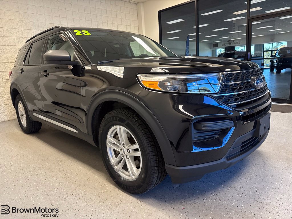Used 2023 Ford Explorer XLT w/ Class IV Trailer Tow Package AWD/4WD image 1