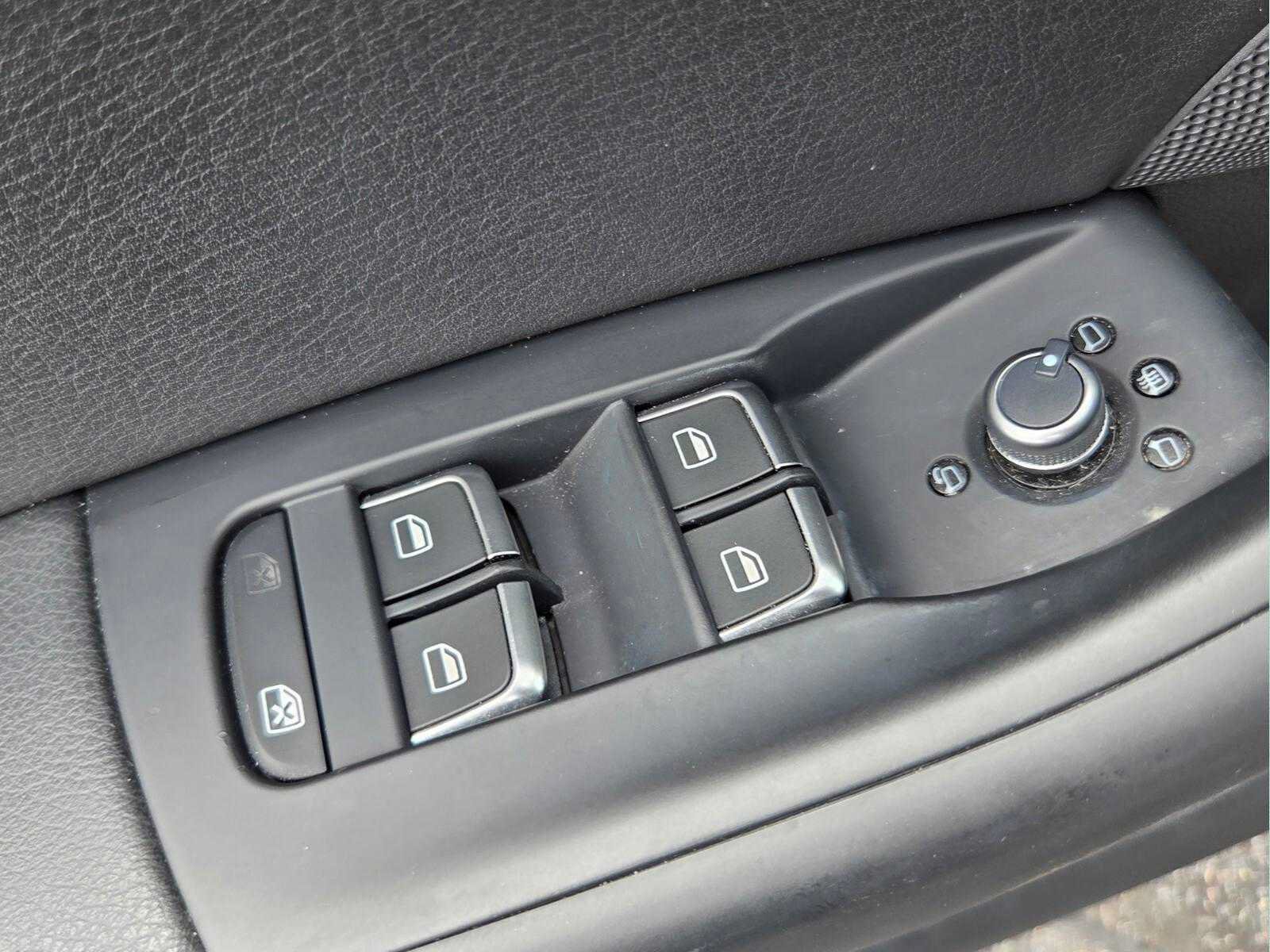 Used 2018 Audi Q3 2.0T Premium Plus AWD/4WD image 34
