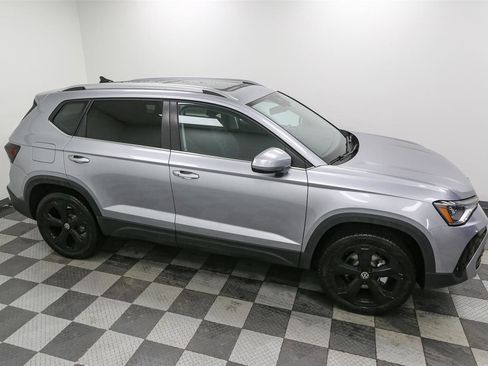 Used 2025 Volkswagen Taos SEL AWD/4WD image 5