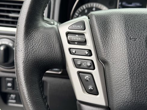 Used 2018 Nissan Titan SV w/ SV Convenience Package image 30