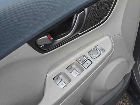 Used 2021 Hyundai Kona Limited image 9