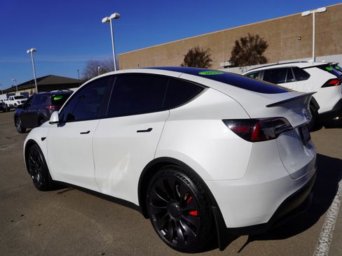 Used 2023 Tesla Model Y Performance image 8