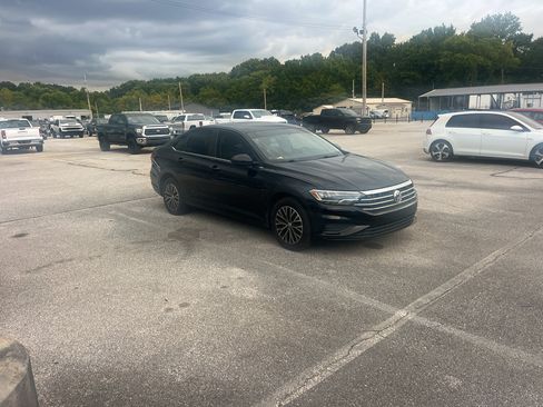 Used 2019 Volkswagen Jetta SE FWD image 2
